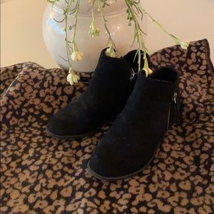 Dolce Vita Girls Black Suede Ankle Boots